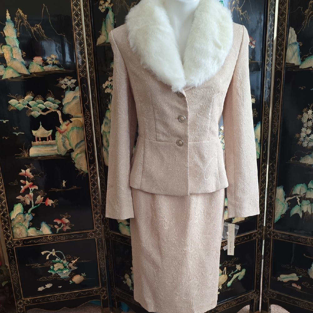 Amanda Smith Champagne Suit With Removable Faux Fur Collar